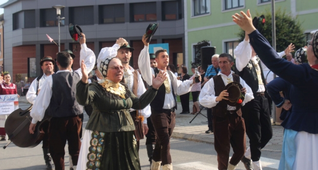 ODRŽANA 40. MEĐUNARODNA SMOTRA FOLKLORA LIDAS: Pleterničke ulice ponovno su bile preplavljene narodnim nošnjama