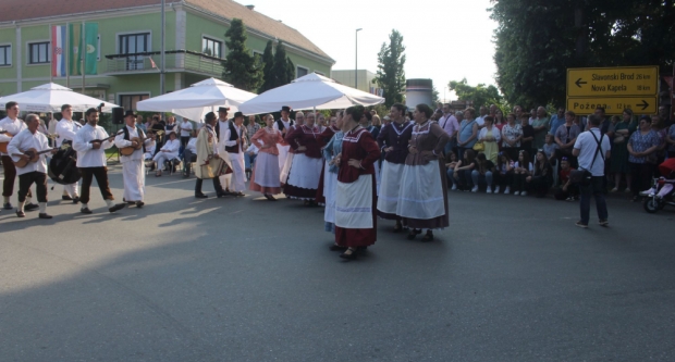 ODRŽANA 40. MEĐUNARODNA SMOTRA FOLKLORA LIDAS: Pleterničke ulice ponovno su bile preplavljene narodnim nošnjama