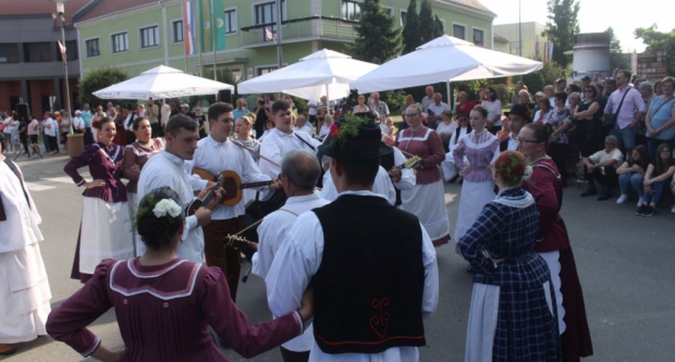 ODRŽANA 40. MEĐUNARODNA SMOTRA FOLKLORA LIDAS: Pleterničke ulice ponovno su bile preplavljene narodnim nošnjama