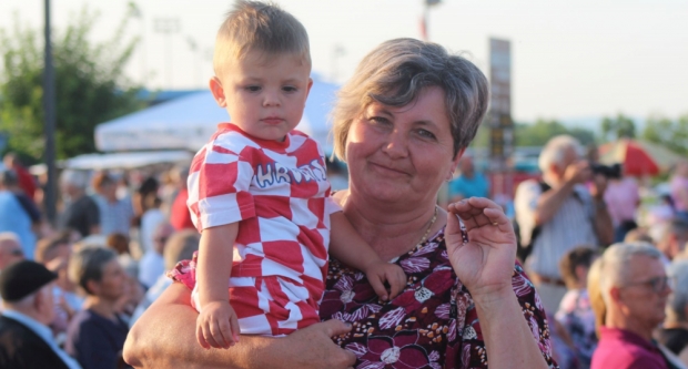 ODRŽANA 40. MEĐUNARODNA SMOTRA FOLKLORA LIDAS: Pleterničke ulice ponovno su bile preplavljene narodnim nošnjama