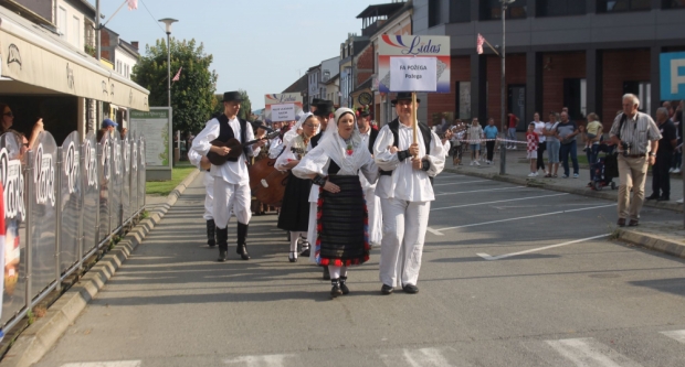 ODRŽANA 40. MEĐUNARODNA SMOTRA FOLKLORA LIDAS: Pleterničke ulice ponovno su bile preplavljene narodnim nošnjama
