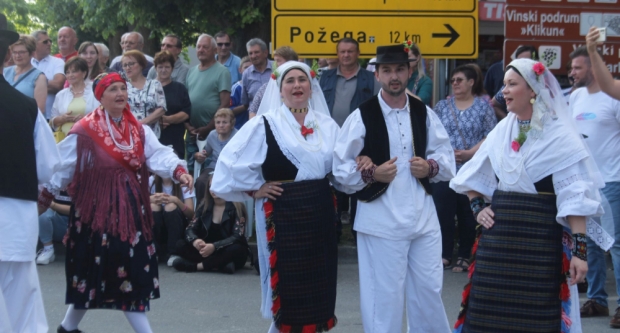 ODRŽANA 40. MEĐUNARODNA SMOTRA FOLKLORA LIDAS: Pleterničke ulice ponovno su bile preplavljene narodnim nošnjama