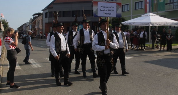 ODRŽANA 40. MEĐUNARODNA SMOTRA FOLKLORA LIDAS: Pleterničke ulice ponovno su bile preplavljene narodnim nošnjama