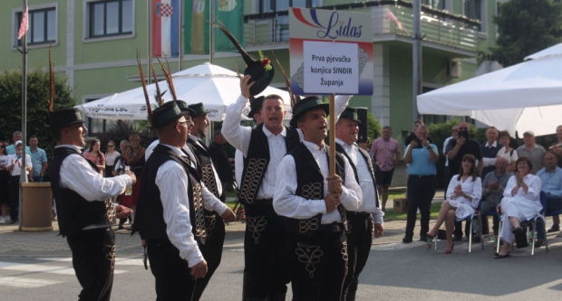 ODRŽANA 40. MEĐUNARODNA SMOTRA FOLKLORA LIDAS: Pleterničke ulice ponovno su bile preplavljene narodnim nošnjama