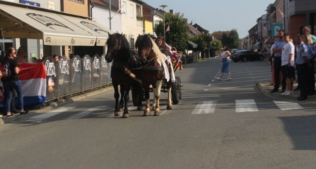 ODRŽANA 40. MEĐUNARODNA SMOTRA FOLKLORA LIDAS: Pleterničke ulice ponovno su bile preplavljene narodnim nošnjama