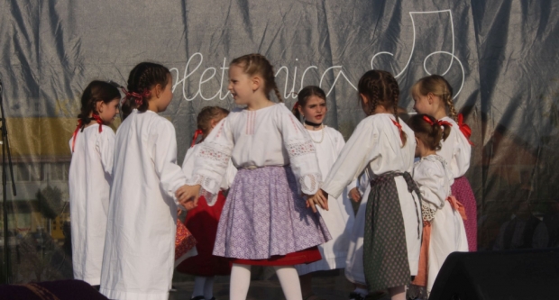 ODRŽANA 40. MEĐUNARODNA SMOTRA FOLKLORA LIDAS: Pleterničke ulice ponovno su bile preplavljene narodnim nošnjama