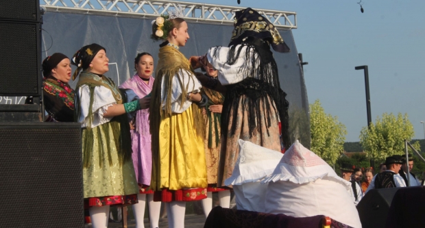 ODRŽANA 40. MEĐUNARODNA SMOTRA FOLKLORA LIDAS: Pleterničke ulice ponovno su bile preplavljene narodnim nošnjama