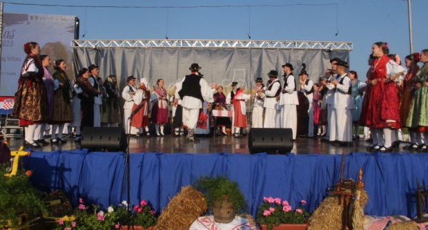 ODRŽANA 40. MEĐUNARODNA SMOTRA FOLKLORA LIDAS: Pleterničke ulice ponovno su bile preplavljene narodnim nošnjama