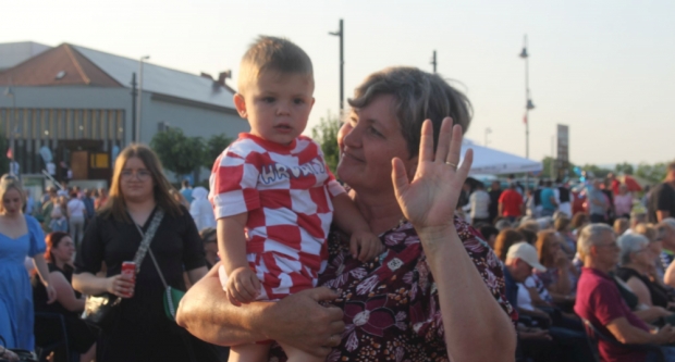 ODRŽANA 40. MEĐUNARODNA SMOTRA FOLKLORA LIDAS: Pleterničke ulice ponovno su bile preplavljene narodnim nošnjama