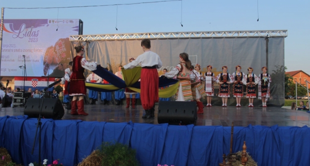 ODRŽANA 40. MEĐUNARODNA SMOTRA FOLKLORA LIDAS: Pleterničke ulice ponovno su bile preplavljene narodnim nošnjama