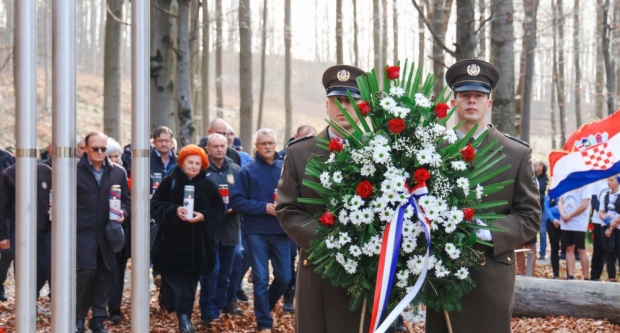 FOTO: 32. obljetnica tragične pogibije jedanaestorice hrvatskih vitezova na Papuku