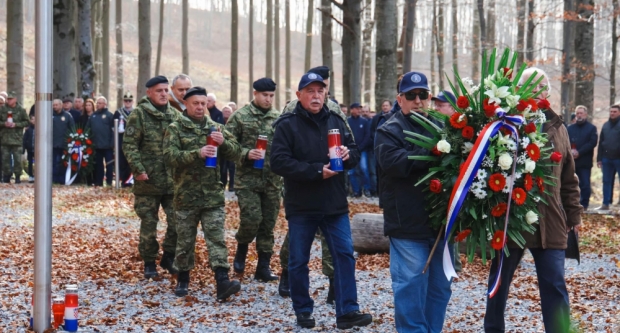 FOTO: 32. obljetnica tragične pogibije jedanaestorice hrvatskih vitezova na Papuku