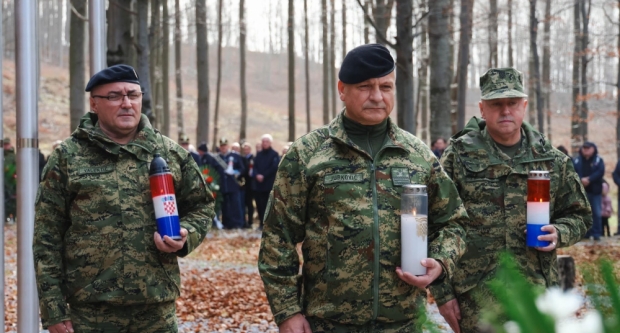FOTO: 32. obljetnica tragične pogibije jedanaestorice hrvatskih vitezova na Papuku