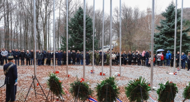 FOTO: 32. obljetnica tragične pogibije jedanaestorice hrvatskih vitezova na Papuku