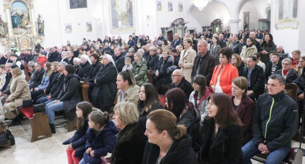 FOTO: Proslava Gospe Lurdske u požeškoj Katedrali