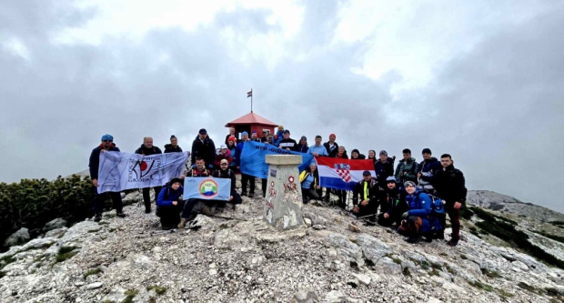 HPD Gojzerica na krovu Hrvatske, dinarskom vrhu Sinjal