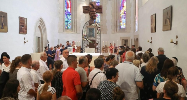 FOTO: Hodočašće obitelji s brojnom djecom u Voćin