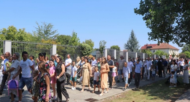 FOTO: Hodočašće obitelji s brojnom djecom u Voćin