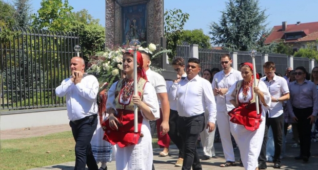 FOTO: Hodočašće obitelji s brojnom djecom u Voćin