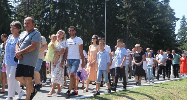 FOTO: Hodočašće obitelji s brojnom djecom u Voćin