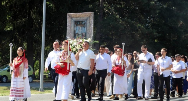 FOTO: Hodočašće obitelji s brojnom djecom u Voćin