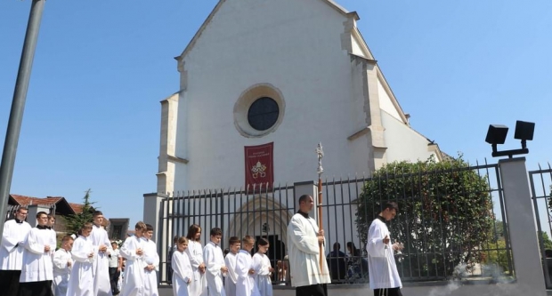 FOTO: Hodočašće obitelji s brojnom djecom u Voćin