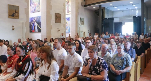 FOTO: Hodočašće obitelji s brojnom djecom u Voćin