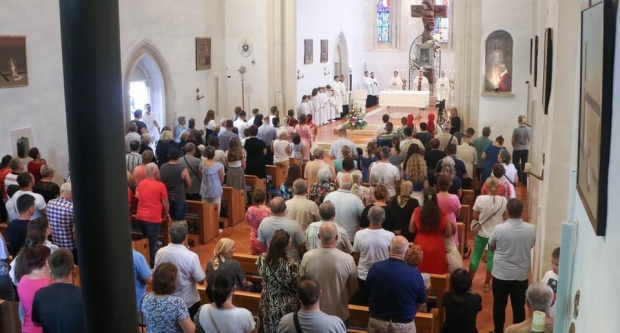 FOTO: Hodočašće obitelji s brojnom djecom u Voćin