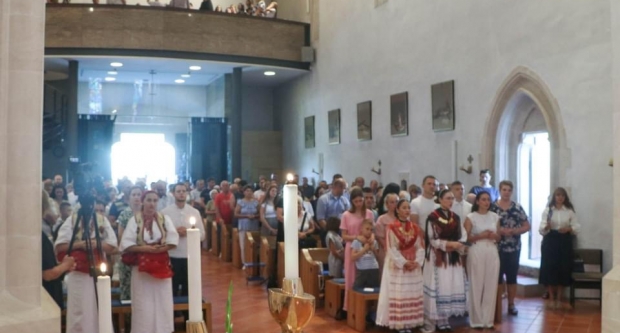 FOTO: Hodočašće obitelji s brojnom djecom u Voćin