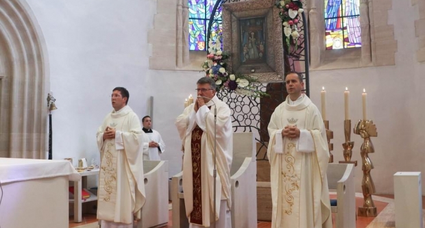 FOTO: Hodočašće obitelji s brojnom djecom u Voćin