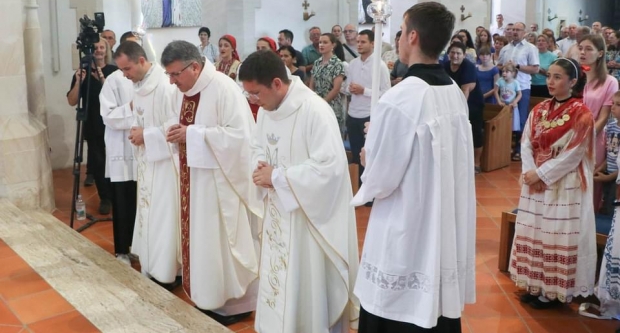 FOTO: Hodočašće obitelji s brojnom djecom u Voćin