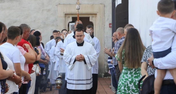 FOTO: Hodočašće obitelji s brojnom djecom u Voćin