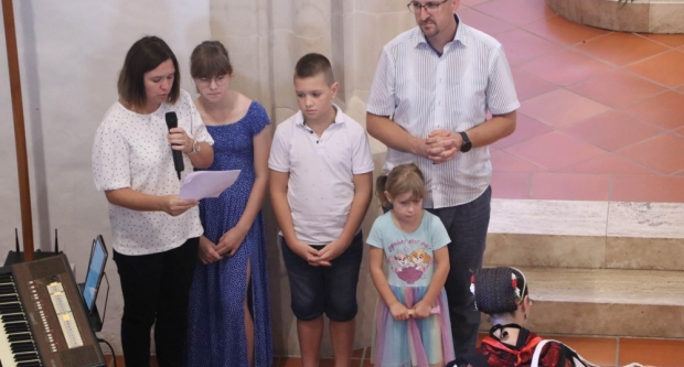 FOTO: Hodočašće obitelji s brojnom djecom u Voćin