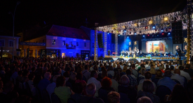 Škoro oduševio novom pjesmom ’Baja’ na završnoj večeri Zlatnih žica Slavonije