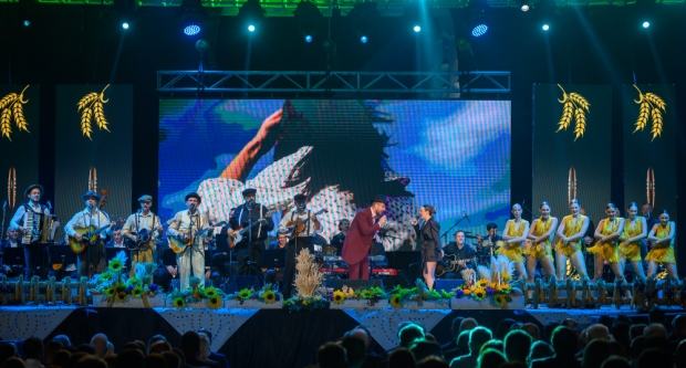 Škoro oduševio novom pjesmom ’Baja’ na završnoj večeri Zlatnih žica Slavonije