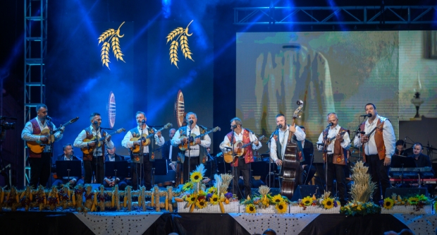 Škoro oduševio novom pjesmom ’Baja’ na završnoj večeri Zlatnih žica Slavonije