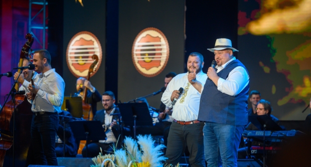 Škoro oduševio novom pjesmom ’Baja’ na završnoj večeri Zlatnih žica Slavonije