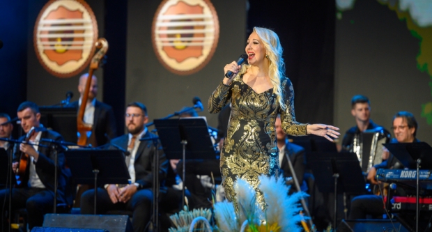 Škoro oduševio novom pjesmom ’Baja’ na završnoj večeri Zlatnih žica Slavonije