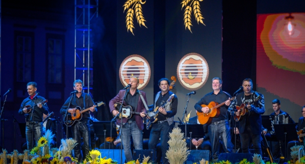 Škoro oduševio novom pjesmom ’Baja’ na završnoj večeri Zlatnih žica Slavonije