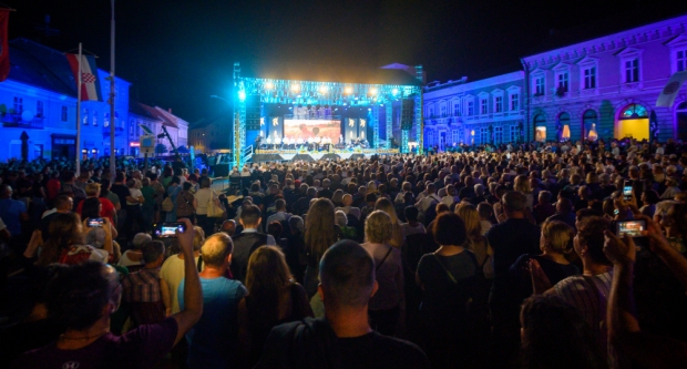 Škoro oduševio novom pjesmom ’Baja’ na završnoj večeri Zlatnih žica Slavonije