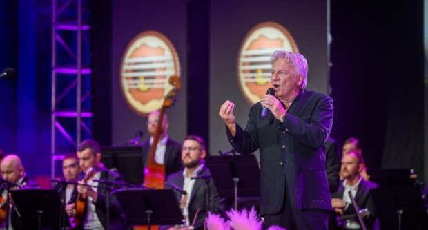 Škoro oduševio novom pjesmom ’Baja’ na završnoj večeri Zlatnih žica Slavonije