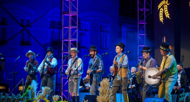 Škoro oduševio novom pjesmom ’Baja’ na završnoj večeri Zlatnih žica Slavonije