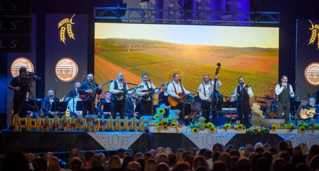 Škoro oduševio novom pjesmom ’Baja’ na završnoj večeri Zlatnih žica Slavonije