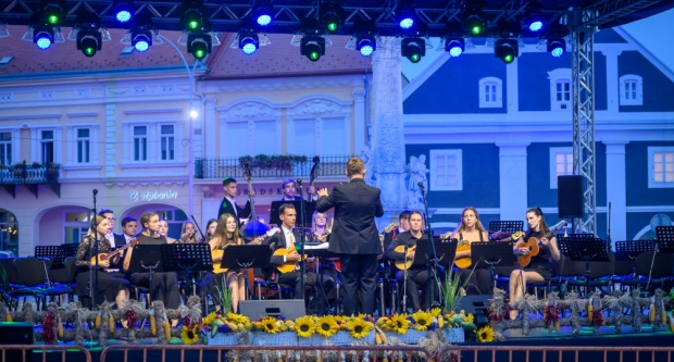 Škoro oduševio novom pjesmom ’Baja’ na završnoj večeri Zlatnih žica Slavonije