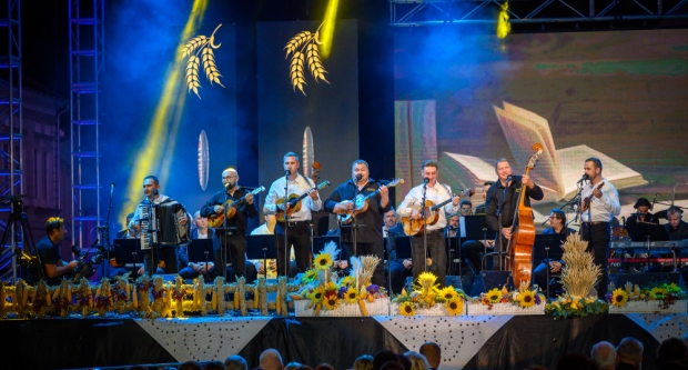 Škoro oduševio novom pjesmom ’Baja’ na završnoj večeri Zlatnih žica Slavonije