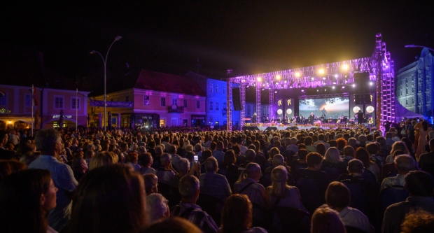 Škoro oduševio novom pjesmom ’Baja’ na završnoj večeri Zlatnih žica Slavonije