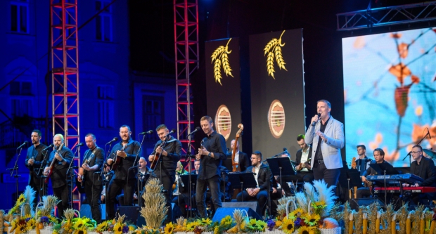 Škoro oduševio novom pjesmom ’Baja’ na završnoj večeri Zlatnih žica Slavonije