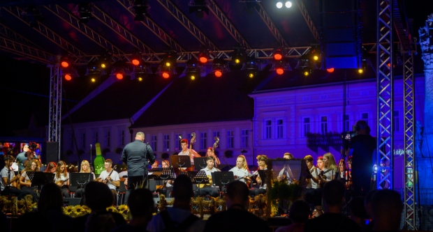 Škoro oduševio novom pjesmom ’Baja’ na završnoj večeri Zlatnih žica Slavonije