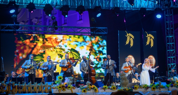 Škoro oduševio novom pjesmom ’Baja’ na završnoj večeri Zlatnih žica Slavonije