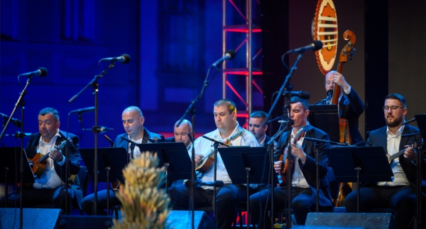 Škoro oduševio novom pjesmom ’Baja’ na završnoj večeri Zlatnih žica Slavonije